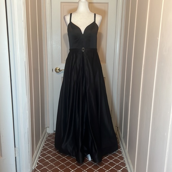 Custom Made Gothic Ballgown Alternative Wedding Dress - Lace Up Corset & Slit - Picture 15 of 17